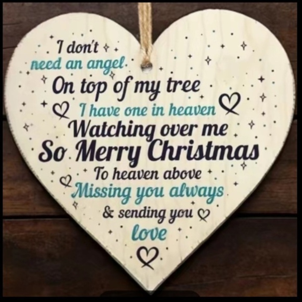 Heart-Shaped Christmas Wall Decor